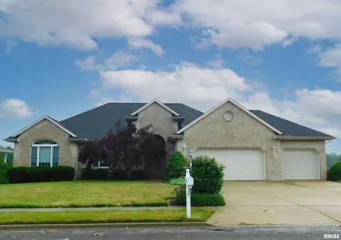 4626 S Baker Ln, Bartonville, IL 61607