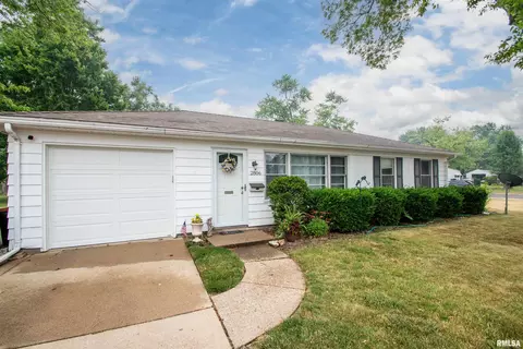 2806 N Mission Rd, Peoria, IL 61604