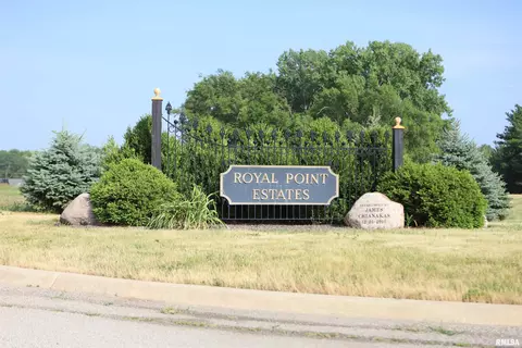 101 Royal Point Ct, Pekin, IL 61554