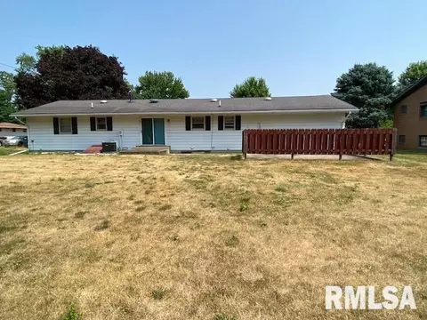 202 Williams St, Henry, IL 61537