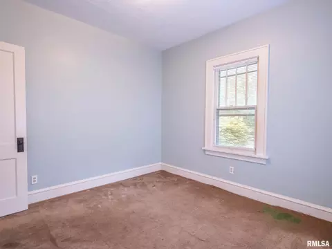 1703 E Jackson St, Bloomington, IL 61701 photo 5