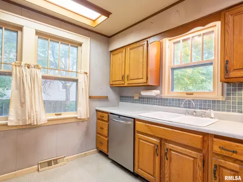 1703 E Jackson St, Bloomington, IL 61701 photo 29