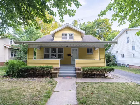 1703 E Jackson St, Bloomington, IL 61701