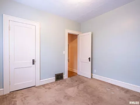 1703 E Jackson St, Bloomington, IL 61701 photo 6