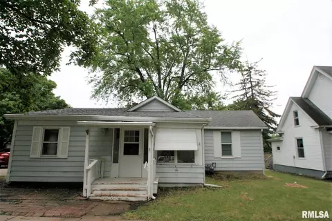 307 S Main St, Mackinaw, IL 61755