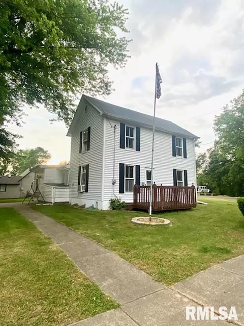 407 E Franklin St, Mackinaw, IL 61755