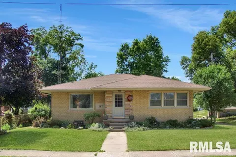 117 N Henderson St, Toulon, IL 61483
