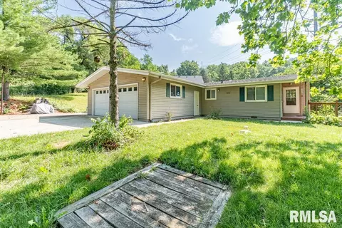 1142 N Leroy St, East Peoria, IL 61611