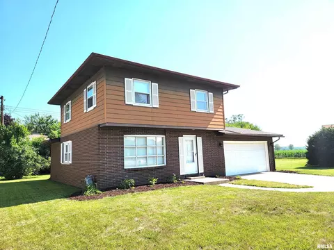 75 Edmar Dr, Canton, IL 61520