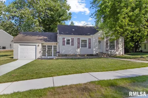 414 Hilldale Dr, Washington, IL 61571