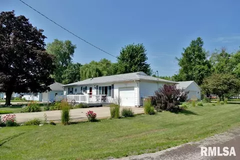 111 Oakdale Rd, Washington, IL 61571
