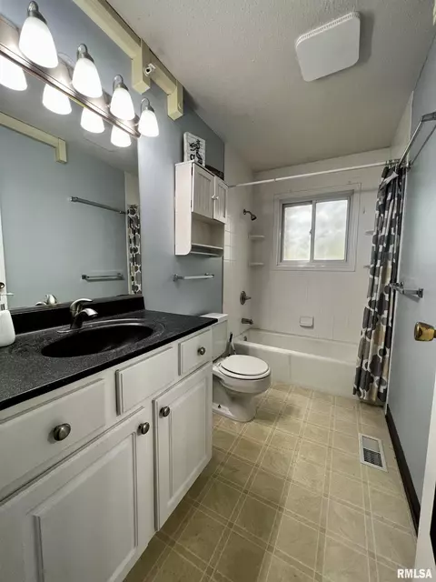 1 Pollock Dr, Macomb, IL 61455 photo 6