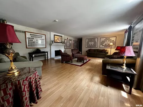 1 Pollock Dr, Macomb, IL 61455 photo 2