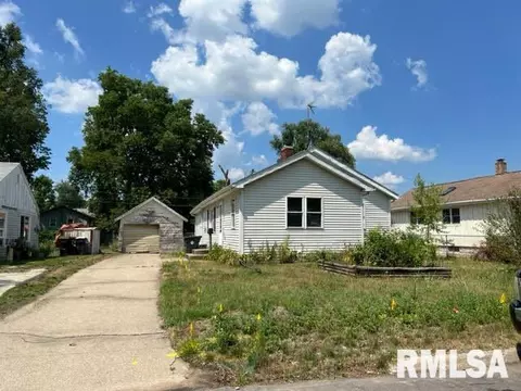 1521 Lake St, Pekin, IL 61554