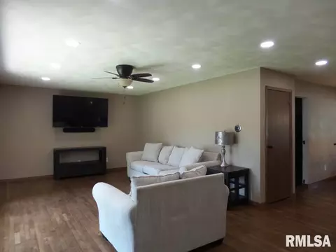 819 Green St, Henry, IL 61537 photo 10