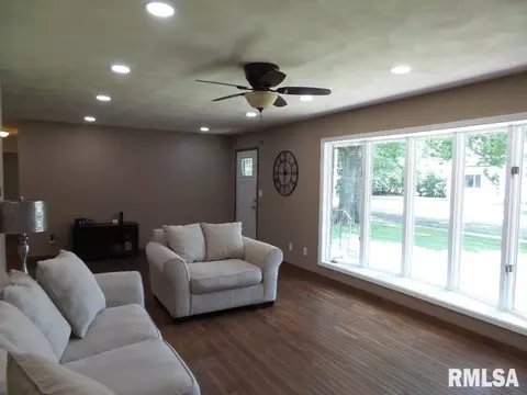 819 Green St, Henry, IL 61537 photo 13
