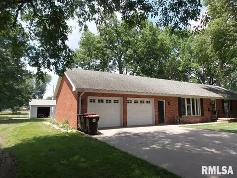 819 Green St, Henry, IL 61537 photo 5