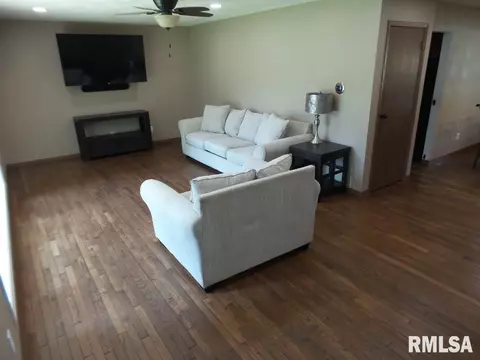 819 Green St, Henry, IL 61537 photo 11