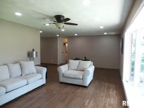819 Green St, Henry, IL 61537 photo 12
