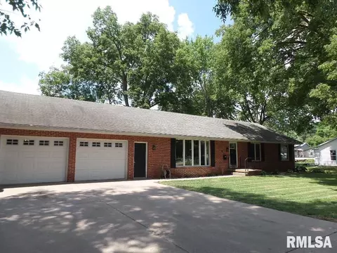819 Green St, Henry, IL 61537 photo 4