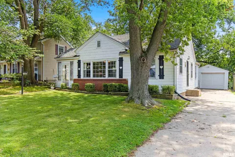 1102 E Paris Ave, Peoria Heights, IL 61616