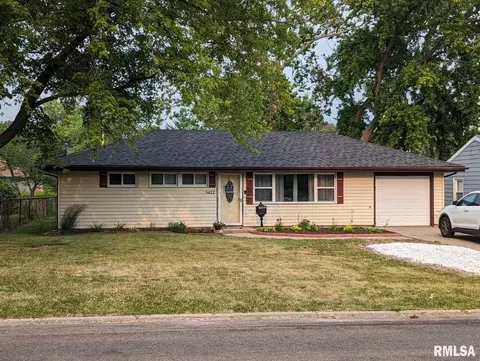 5422 N Hamilton Rd, Peoria, IL 61614