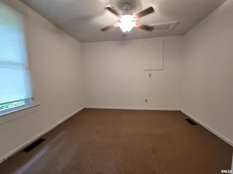 524 W Pierce St, Macomb, IL 61455 photo 8
