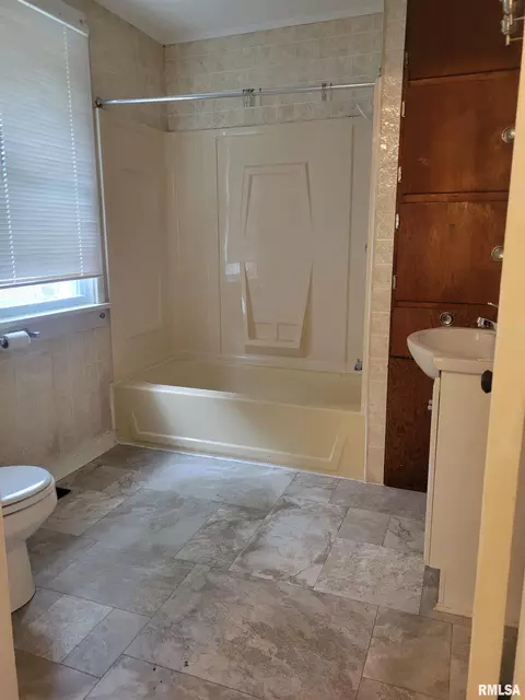 524 W Pierce St, Macomb, IL 61455 photo 6