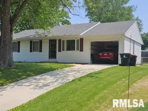 209 Belaire Dr, Washington, IL 61571