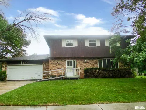 2806 W Winterberry Ln, Peoria, IL 61604