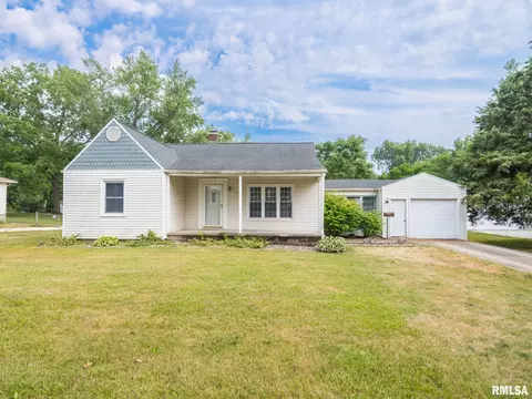 112 Grant St, Washington, IL 61571