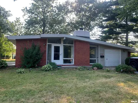 3951 N Skippy Dr, Decatur, IL 62526