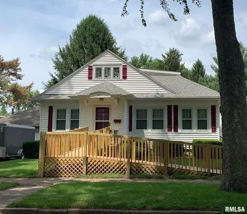 911 Winter St, Pekin, IL 61554