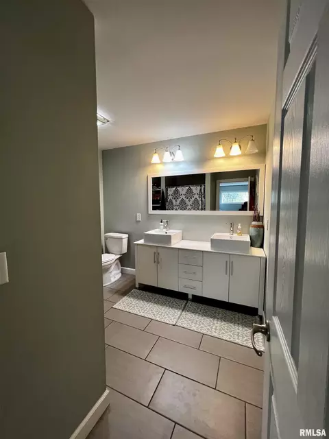 10 Hickory Grv, Macomb, IL 61455 photo 16