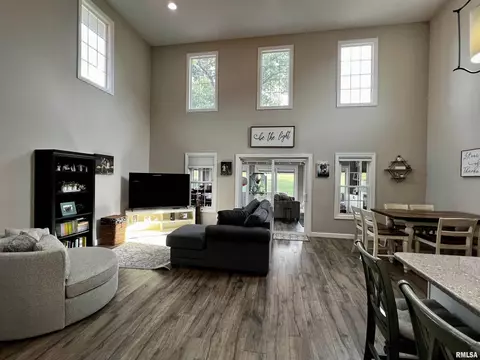 10 Hickory Grv, Macomb, IL 61455 photo 3