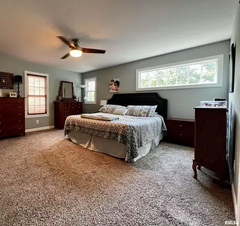 10 Hickory Grv, Macomb, IL 61455 photo 15