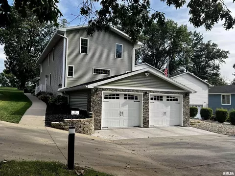 10 Hickory Grv, Macomb, IL 61455