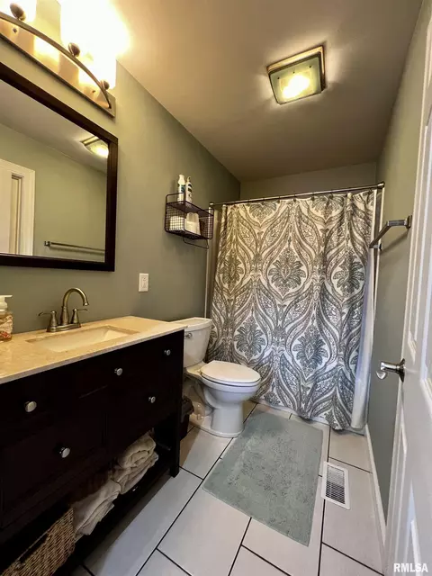 10 Hickory Grv, Macomb, IL 61455 photo 24
