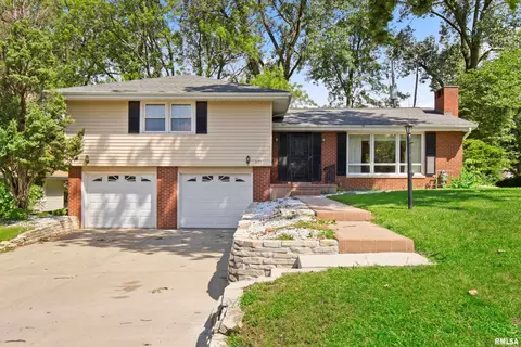 2123 W Sussex Dr, Peoria, IL 61614