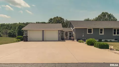 466 Grebner Rd, Metamora, IL 61548 photo 2