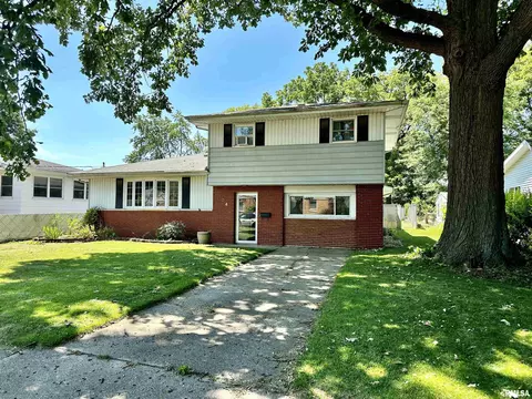 304 S Church St, Washington, IL 61571