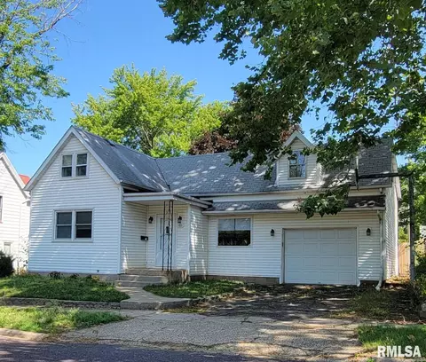 821 Charlotte St, Pekin, IL 61554
