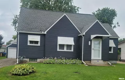 110 N Park Dr, Canton, IL 61520