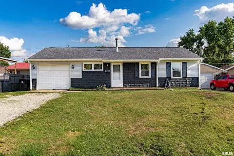 2227 Northridge Ln, Washington, IL 61571
