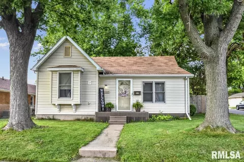 1117 E Hazard Ave, Peoria Heights, IL 61616