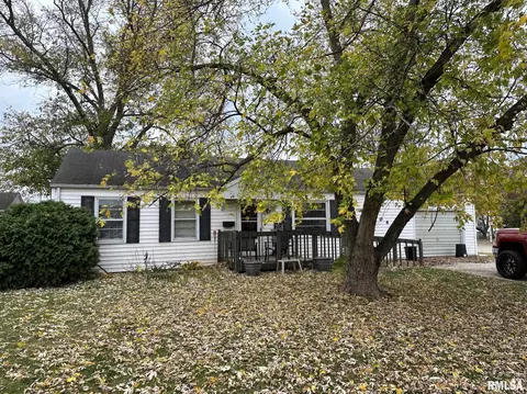 3004 N Wilson Dr, Peoria, IL 61604