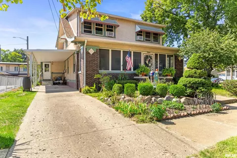 701 Bacon St, Pekin, IL 61554