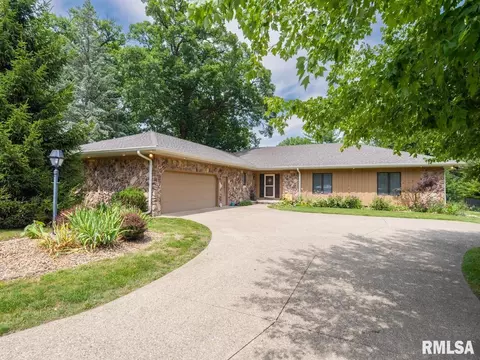11110 N Quail Ln, Peoria, IL 61615
