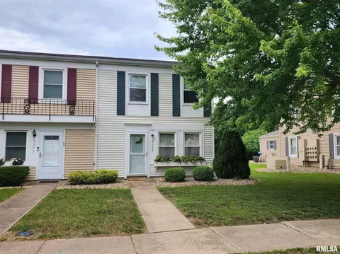 3539 N Sandia Dr, Peoria, IL 61604
