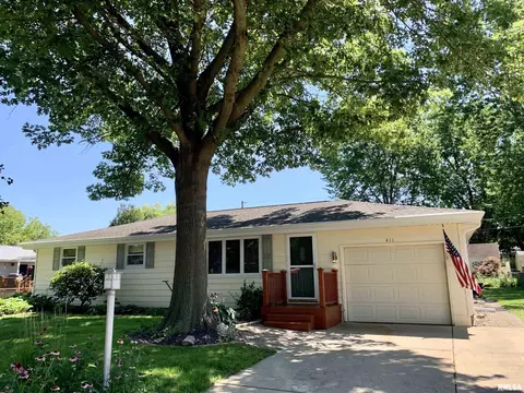 411 Whippoorwill Dr, Washington, IL 61571